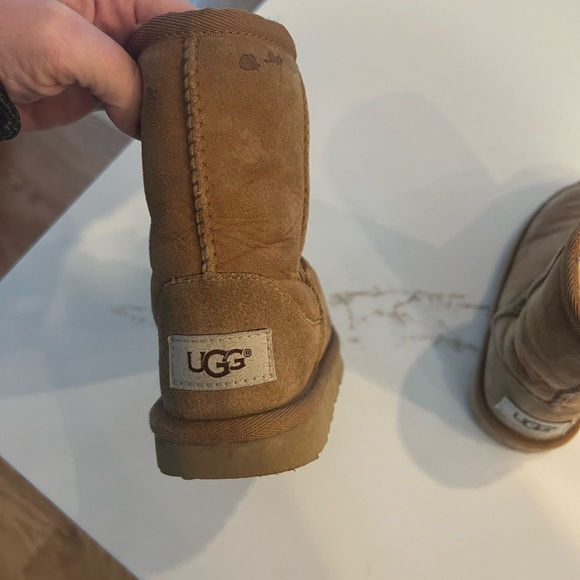 Used uggs - Picture 8 of 8